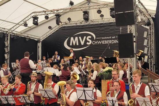 Massenchor im Festzelt