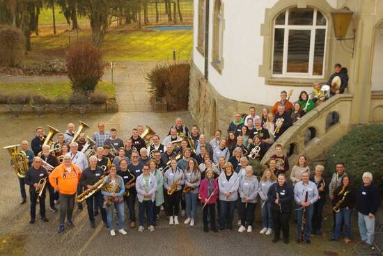 Gruppenbild aller Teilnehmenden mit Dozent Holger Müller